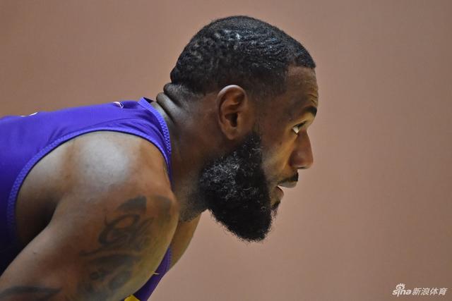 纪卓13+13青岛送四川22连败 广州大胜同曦