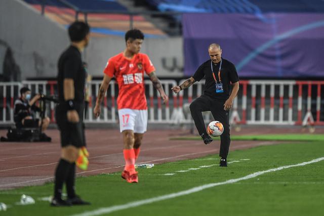 西超杯-莱万亚马尔破门 巴萨2-0进决赛会师皇马