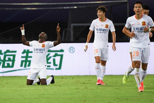 马尚30分亚当斯50+11+6 广东9连胜送福建6连败