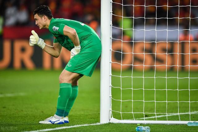 马尚30分亚当斯50+11+6 广东9连胜送福建6连败